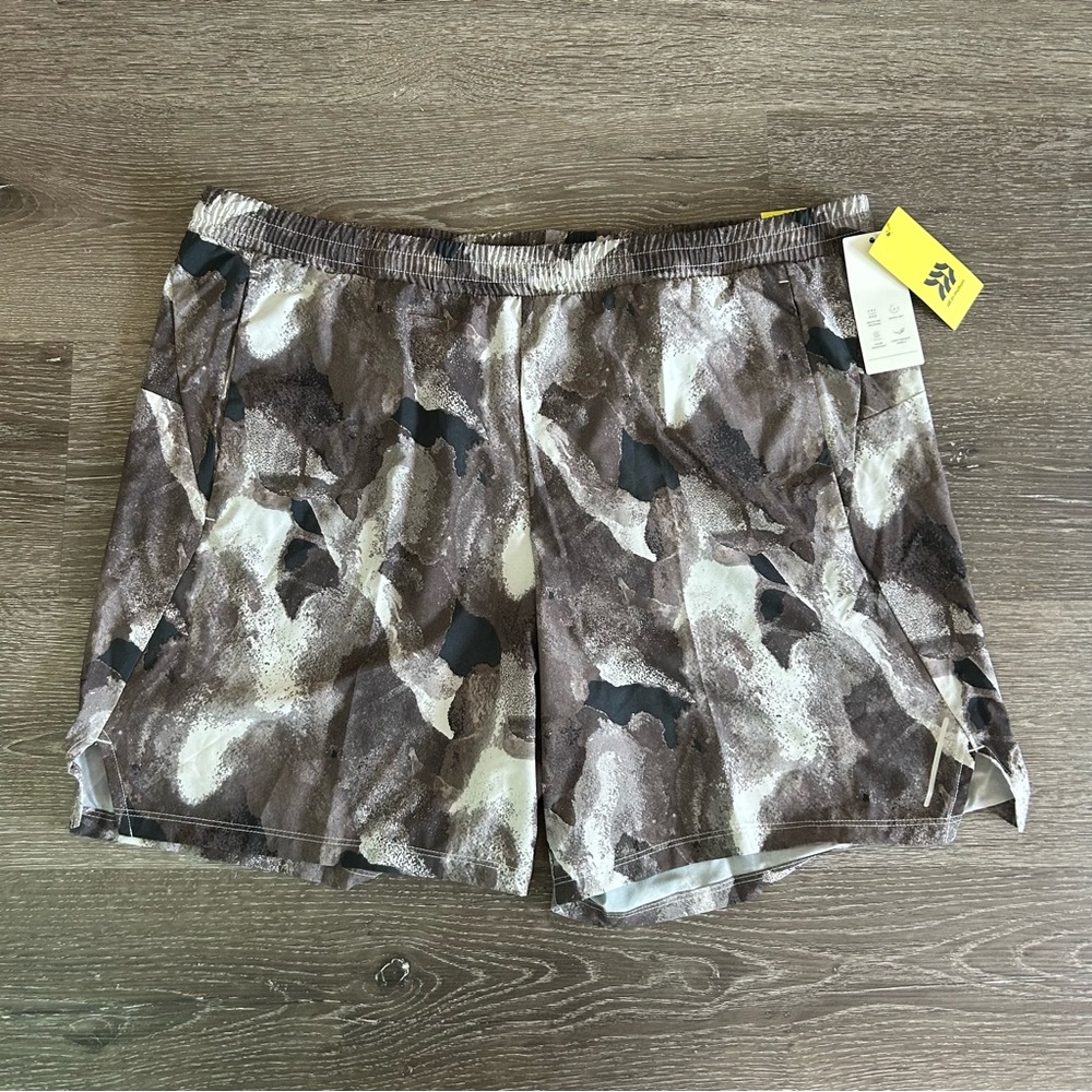 NWT All in Motion XL Gray White Black Moisture Wicking Quick Dry Workout‎ Shorts